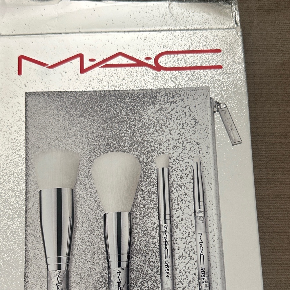 MAC Cosmetics White & Silver Brush of Snow Essential Brush Kit - Picture 2 of 5